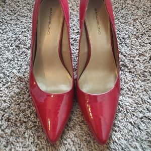 8.5 Red Heels